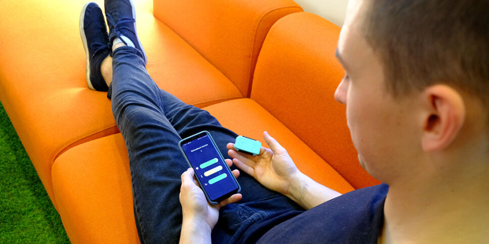 Your own physical processes are monitored on your phone during a training session. The idea is for users to learn how to control their bodily processes and thus help prevent migraine attacks.