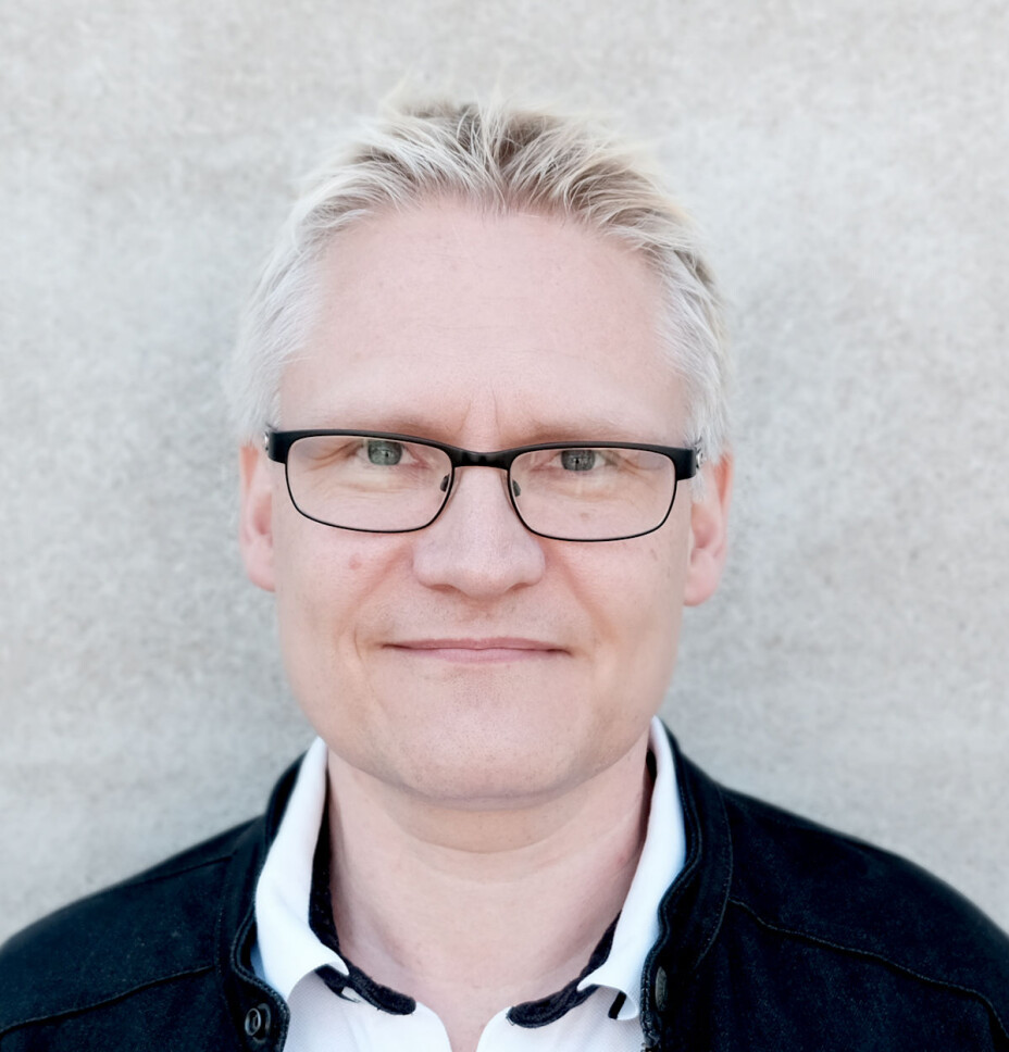 Professor Erling Andreas Tronvik at the National Competence Center for Headaches is excited about the possibility of helping more migraine patients without the use of medication.