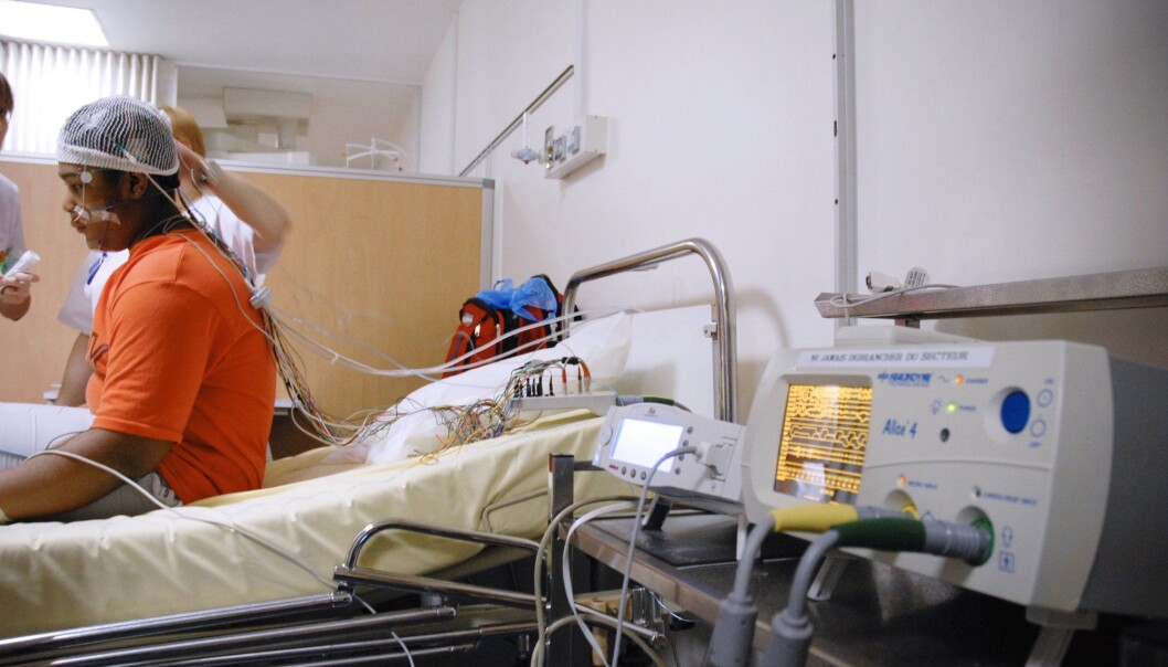 The polysomnography method requires a lot of wiring and sensors, but as a result is very accurate. The polysomnography method requires a lot of wiring and sensors, but as a result is very accurate.