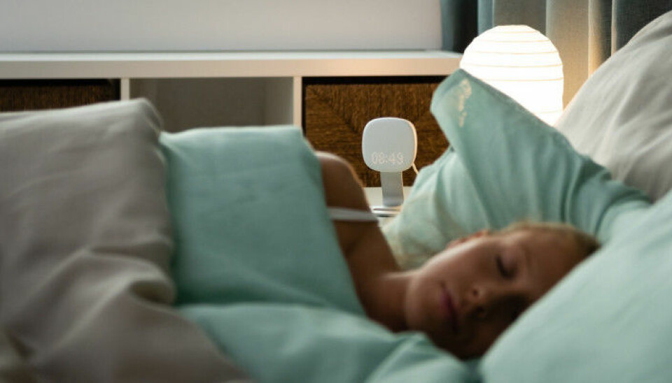 The Somnofy monitor is contactless, which means there are no electrodes on the body and the study subject can sleep freely.