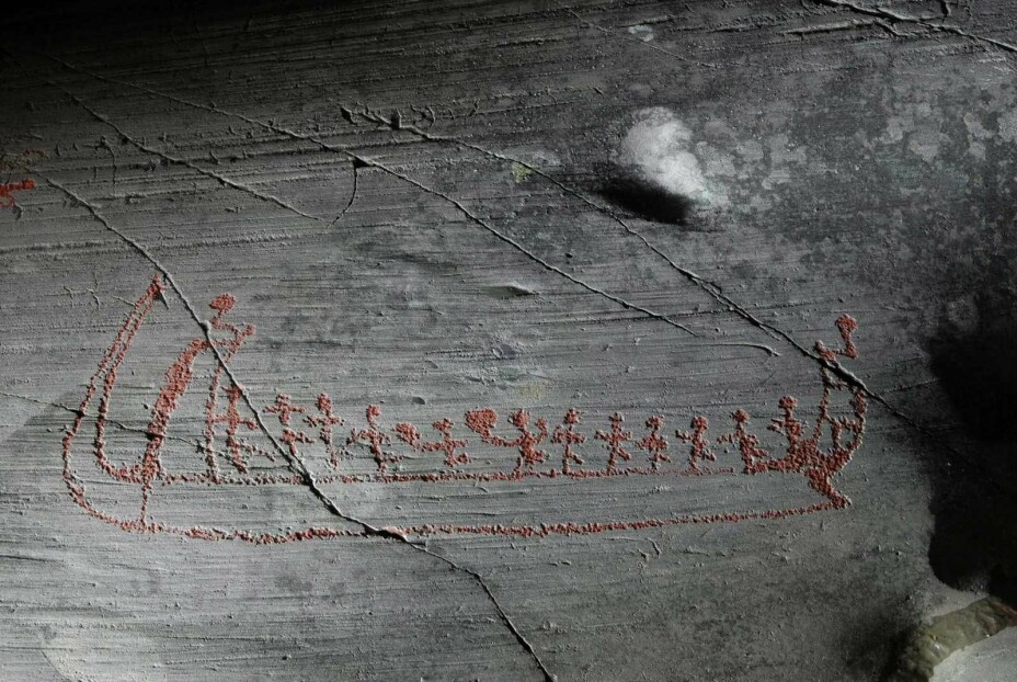 More than three thousand figures have been carved into rock found in the innermost reaches of Alta Fjord in Finnmark, in northern Norway. Some of the pictures show seafaring Bronze Age people. This ship is very similar to ships that can be seen in Østfold and elsewhere in Norway and Sweden. The ship’s crew are clearly seen in the petroglyphs. There’s a helmsman at the back, with a lookout at the front. The images confirm that there was a maritime culture 3000 years ago as north as Finnmark County.