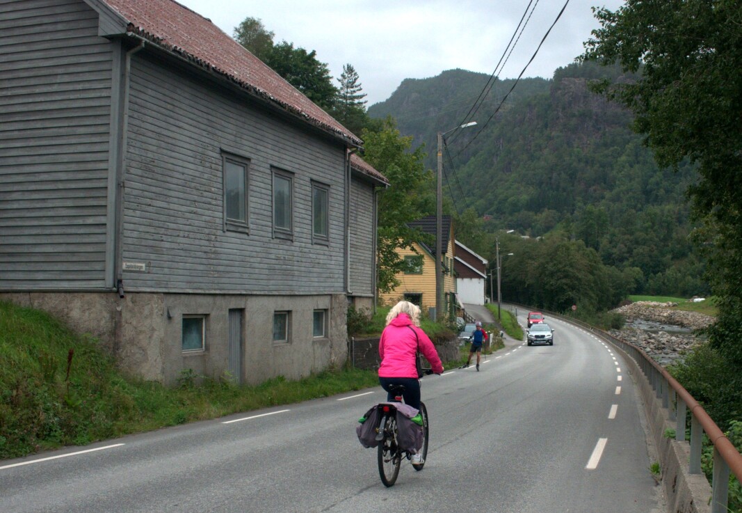 Bicycling is popular in Sauda, despite the fact that cyclists have to compete with a lot of other road users. Bicycling is popular in Sauda, despite the fact that cyclists have to compete with a lot of other road users.