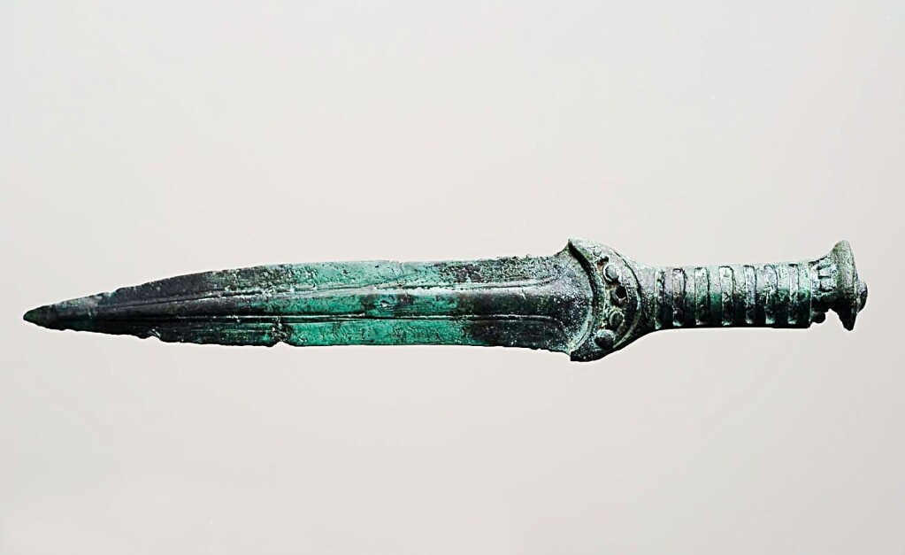 A bronze dagger from the older Bronze Age. It was found during the excavation of a gravel pit at Inderøy in northern Trøndelag County. A bronze dagger from the older Bronze Age. It was found during the excavation of a gravel pit at Inderøy in northern Trøndelag County.