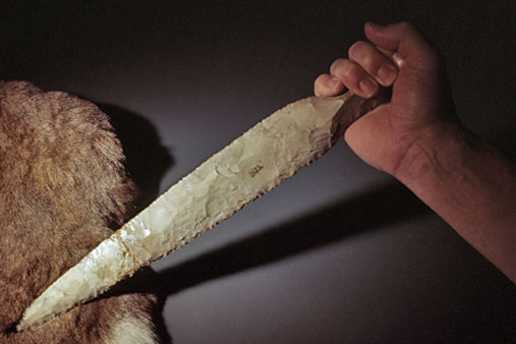 When bronze came to Norway, people also made copies — from stone. The Grude dagger from Jæren in Rogaland County is a copy of a bronze dagger and probably made by a very skilled flint smith in Denmark. It is so large that it can also be called a flint sword. For at least 500 years after the use of bronze revolutionized weapon technology and the art of war, people continued to make and use daggers of flint. Bronze was in short supply. When bronze came to Norway, people also made copies — from stone. The Grude dagger from Jæren in Rogaland County is a copy of a bronze dagger and probably made by a very skilled flint smith in Denmark. It is so large that it can also be called a flint sword. For at least 500 years after the use of bronze revolutionized weapon technology and the art of war, people continued to make and use daggers of flint. Bronze was in short supply.