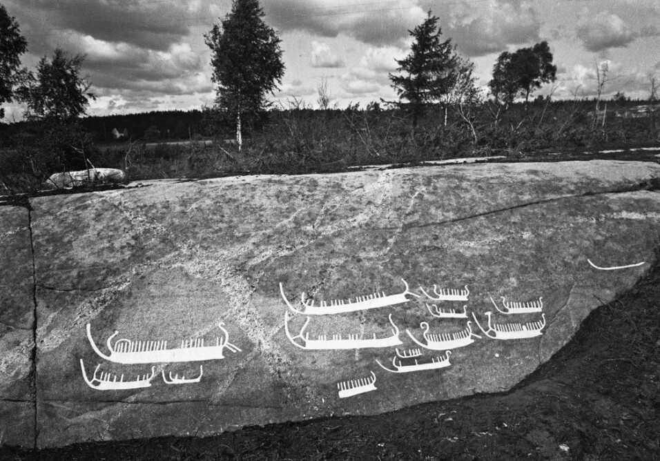 People may have travelled thousands of years ago from Norway all the way to the Mediterranean in ships that were possibly as large as those sailed by the Vikings. At Hornnes in Skjeberg in Østfold, there’s a whole armada of 17 Bronze Age ships that are heading south along what was once a rock mountain on the water's edge. There was probably a beach here where the ships were pulled ashore. All the ships in the images have large crews. Several have rudders. Also, note the very special bow and stern. At least one of the ships features something similar to a dragon's head, and is reminiscent of Viking ships.