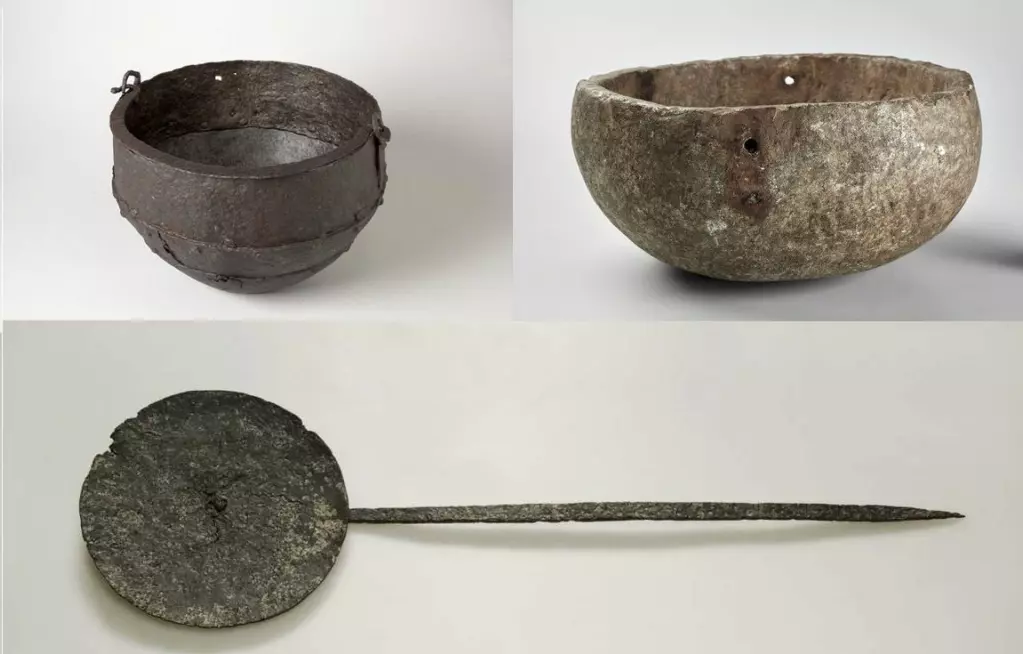 Iron cauldron, soapstone pot and frying pan.