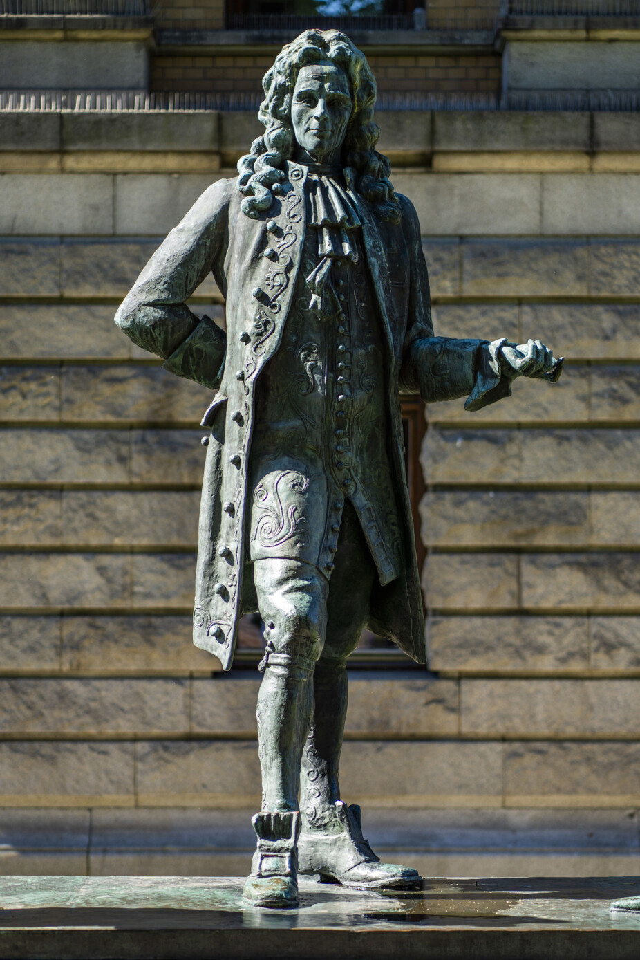 The Norwegian-Danish writer and playwright Ludvig Holberg, whose statue stands on the side of the National Theatre in Oslo, is said to have invested in the slave trade - this has however been disputed by historians.