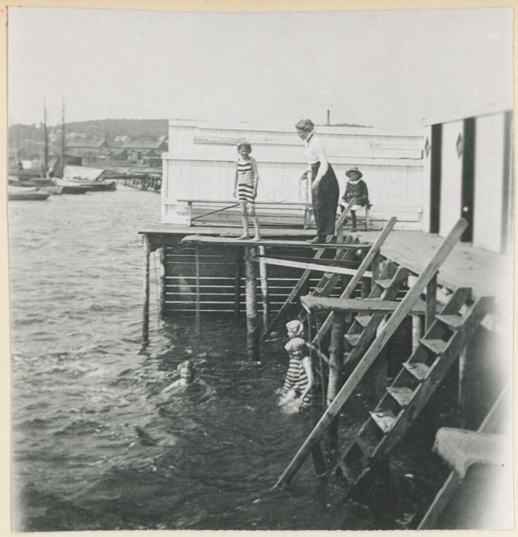 Girls learn to swim at the Moss Spa around 1910. Girls learn to swim at the Moss Spa around 1910.
