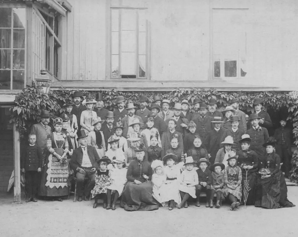Patients and staff at Sandefjord Spa around 1890.