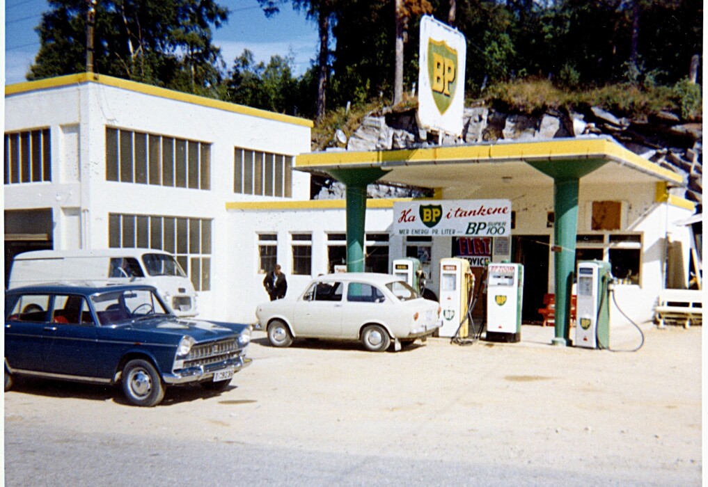 The BP station at Tingvoll, in Møre og Romsdal County. The photo was probably taken in 1967. The BP station at Tingvoll, in Møre og Romsdal County. The photo was probably taken in 1967.