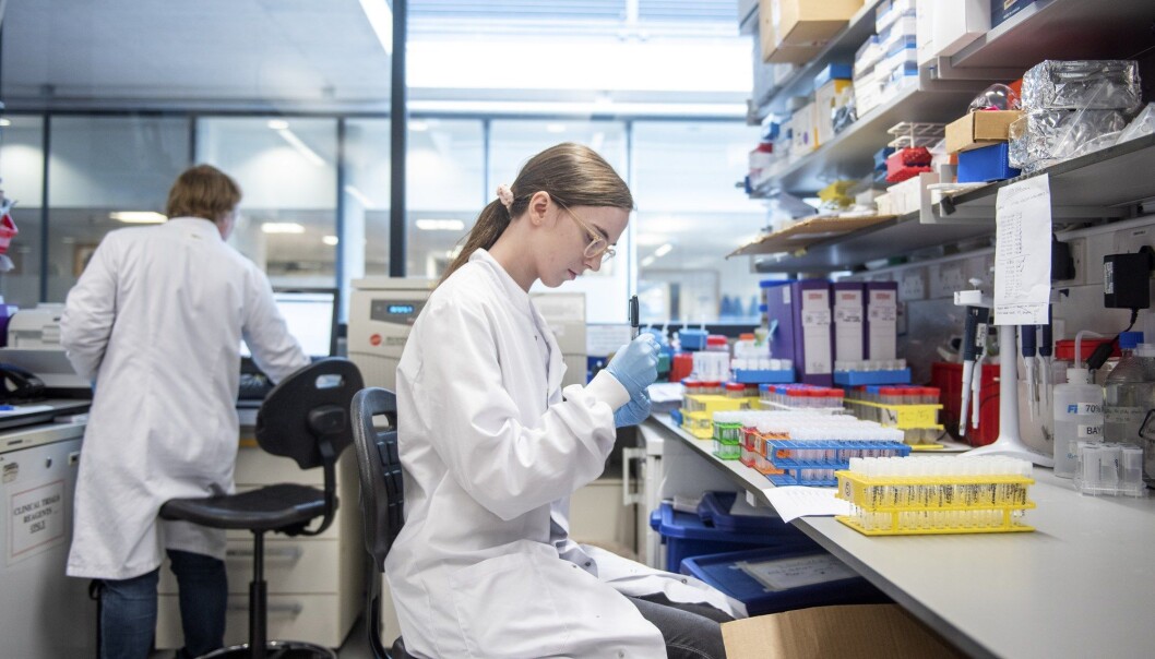 Engineers and researchers at Oxford University are looking for antibodies to the coronavirus in blood samples from people who have tested the new vaccine. Engineers and researchers at Oxford University are looking for antibodies to the coronavirus in blood samples from people who have tested the new vaccine.