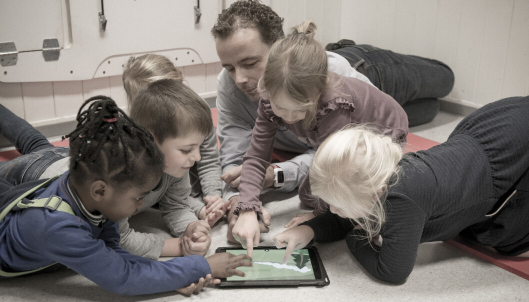 The interactive possibilities pull the children in one direction, while the kindergarten teacher works to maintain the children's attention and have discussions with them. The interactive possibilities pull the children in one direction, while the kindergarten teacher works to maintain the children's attention and have discussions with them.