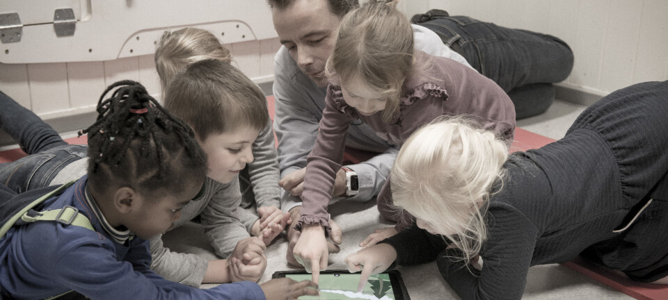 Children and kindergarten teachers use digital picture books differently