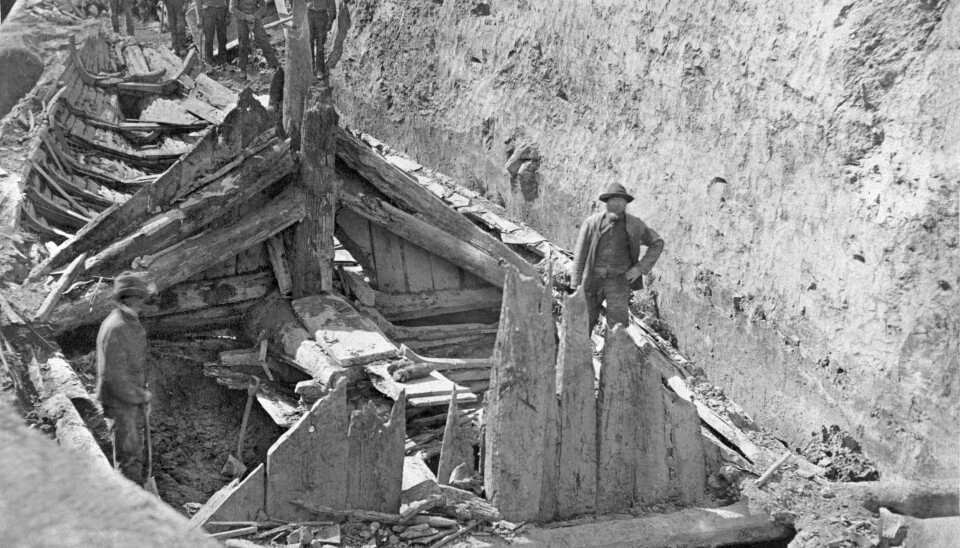 The excavation of the Gokstad ship and the mound in 1880.