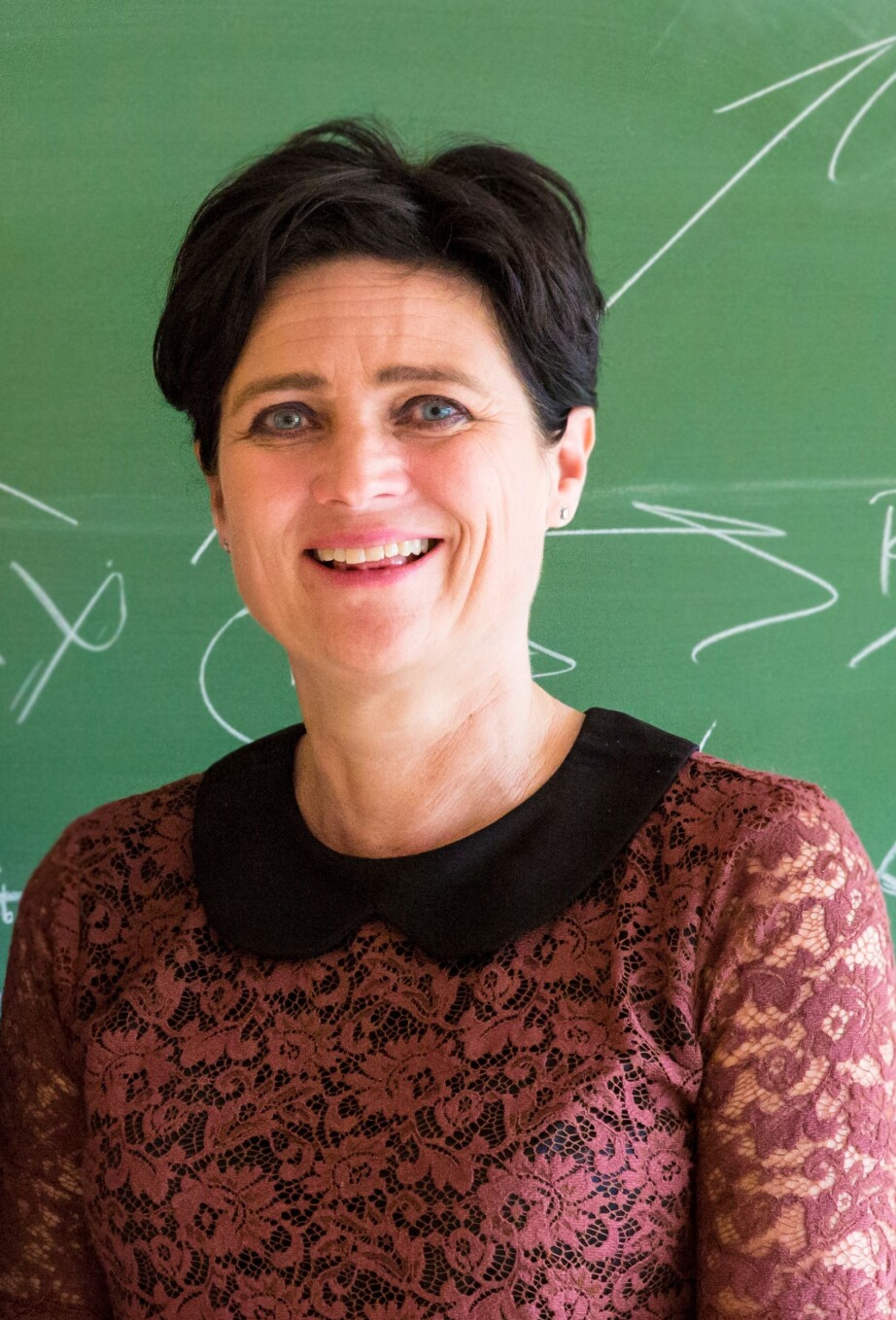 “It is a little slower to write by hand, but it is important that children go through the tiring phase of learning it,” says Professor Audrey van der Meer at NTNU.