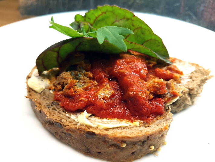 Mackerel in tomato sauce is a traditional fish product in Norway. We are now testing whether new technologies can improve the quality properties. Mackerel in tomato sauce is a traditional fish product in Norway. We are now testing whether new technologies can improve the quality properties.