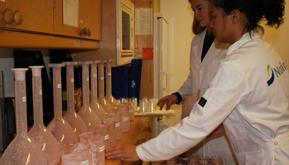 Eight different varieties of raspberry shots were made, with or without whey protein, fibre and varying amounts of berries. After the tests, the researchers compared the results. The raspberry shots were 'model products' that were developed during the project, and they are not available on the market today.