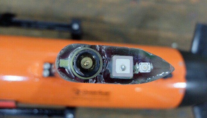 The broken antenna of LAUV Harald, the connector to the antenna is visible in gold. The broken antenna of LAUV Harald, the connector to the antenna is visible in gold.