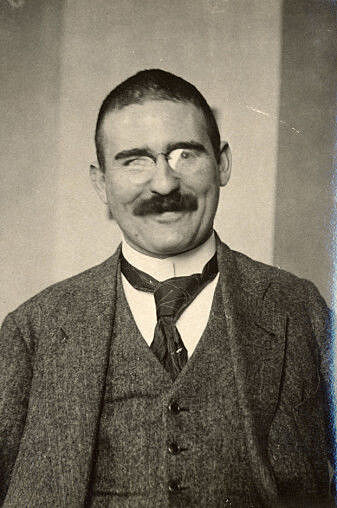 Victor Moritz Goldschmidt as a young researcher around 1920. Victor Moritz Goldschmidt as a young researcher around 1920.