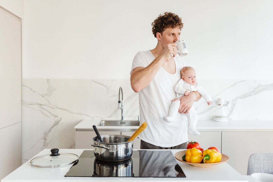 In a Swedish study, fathers of young children reported less stress the longer their paternity leave lasted. In a Swedish study, fathers of young children reported less stress the longer their paternity leave lasted.