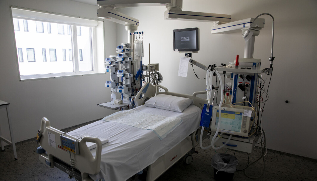One of many ICU beds at the Østfold Kalnes hospital. New calculations suggest that given the current infection rate, Norwegian hospitals will not be overwhelmed and that there are enough ventilators for those who may need one. One of many ICU beds at the Østfold Kalnes hospital. New calculations suggest that given the current infection rate, Norwegian hospitals will not be overwhelmed and that there are enough ventilators for those who may need one.