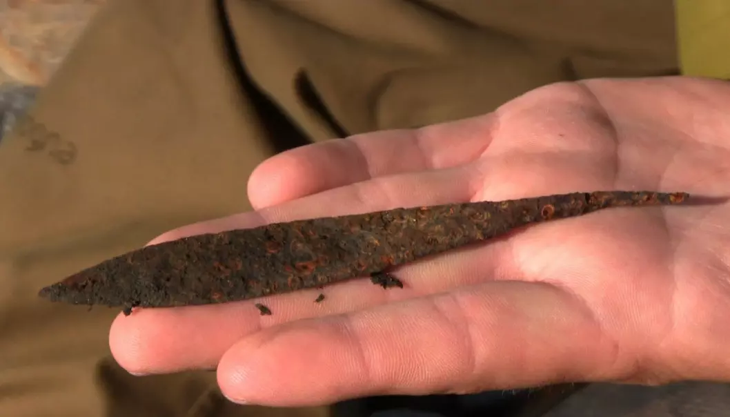 This arrowhead may be from the early Viking period, says Martinsen. Although the tip is more than a thousand years old, it hasn’t rusted away.