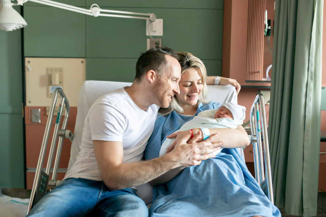 The child's last name may not be the first thing that comes to mind after giving birth. Still, it is important. Whose last name should the child take? The child's last name may not be the first thing that comes to mind after giving birth. Still, it is important. Whose last name should the child take?