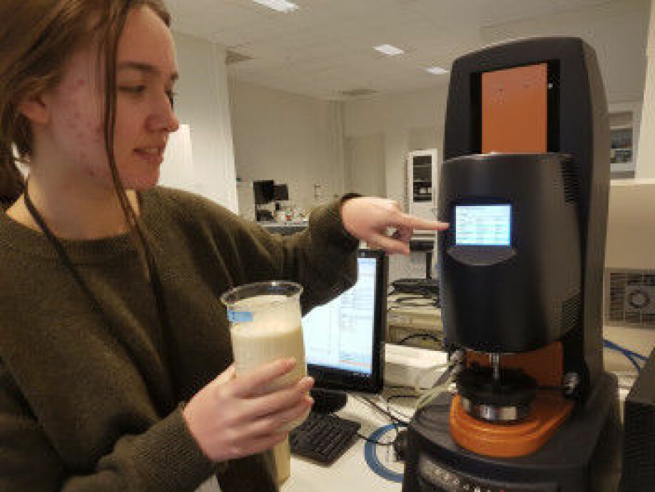 Ingrid Kvammen is a master’s student from the University of Stavanger. Her work includes documenting changes in the properties of fish soup when different types and amounts of proteins are added. Here, she is testing the soup at 55 °C in a rheometer.