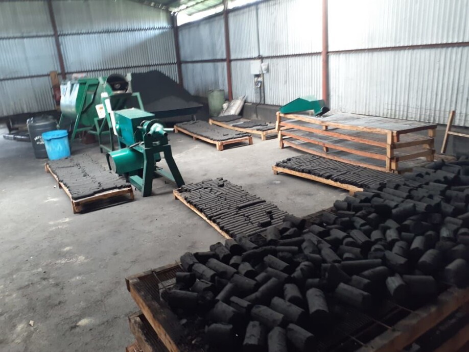 Picture from Ligodho, one of the briquette factories. The normal number of people in the production line is now only 3-4, due to Covid-19 restrictions.