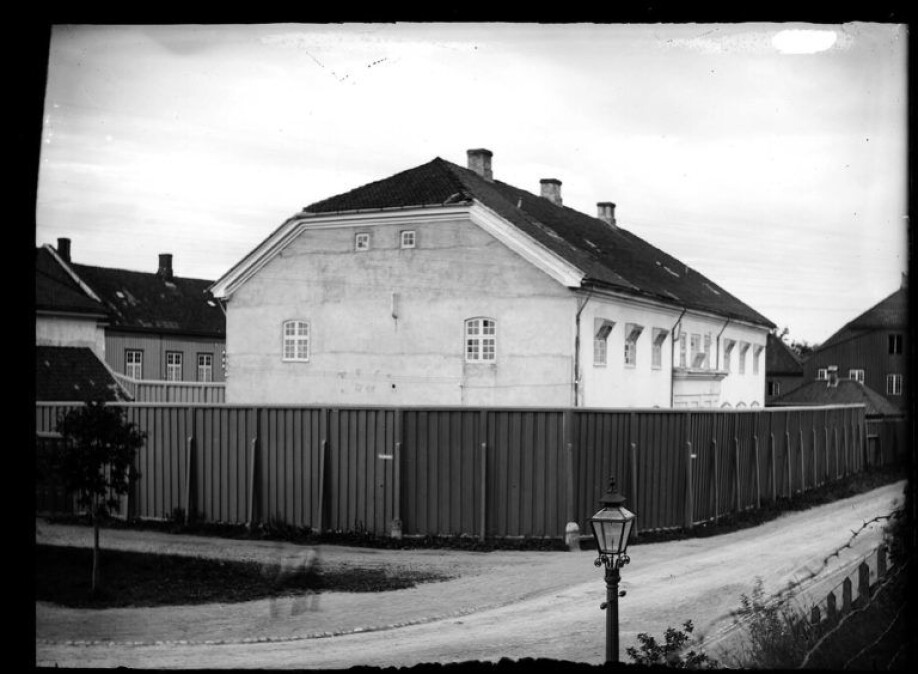 The old Slaveriet (slave prison) at Skansen in Trondheim was transformed into the Criminal Asylum, an institution for mentally ill criminals, in 1895.