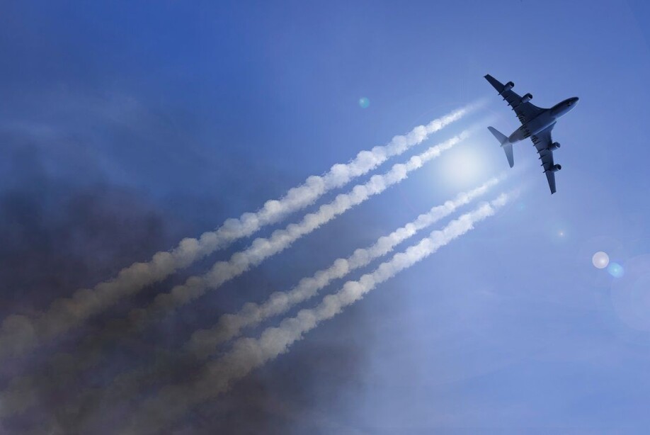 Chemtrails or contrails? Are the stripes after a plane really chemicals that the authorities spray us with? No. It’s condensation. Water vapour.