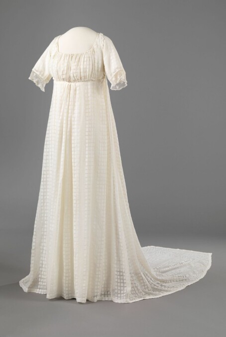 Around 1800, the Empire style came to Norway and lasted until around 1835. The dress in this picture is a cotton dress that was sewn sometime between 1795 and 1805. (Photo: National Museum of Art, Architecture and Design)