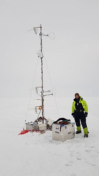 The tall meteorology instrument with Stephan Kral, UiB. The tall meteorology instrument with Stephan Kral, UiB.