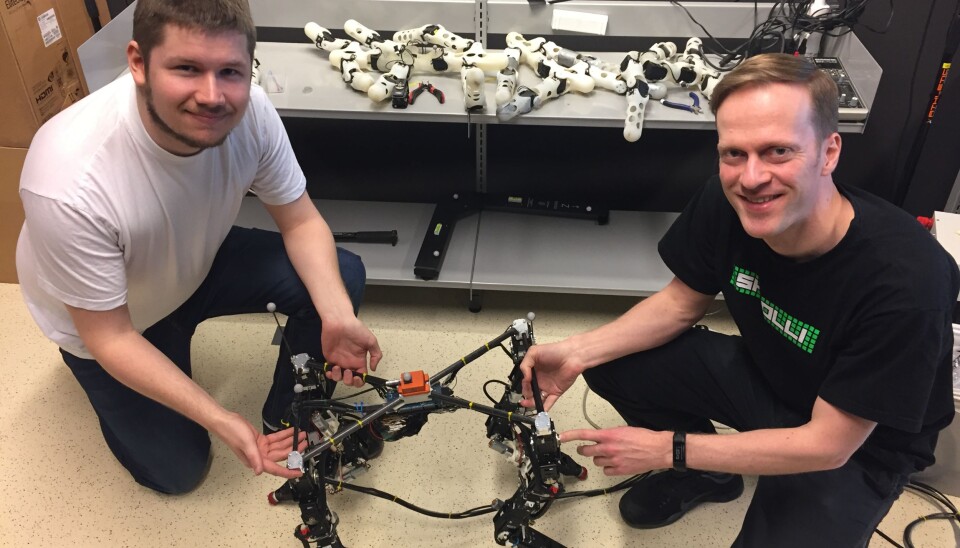 Dyret, Tønnes Nygaard and Kyrre Glette in 2019, when the robot had just learned to walk. The work originates from the project EPEC - Engineering Predictability with Embodied Cognition.