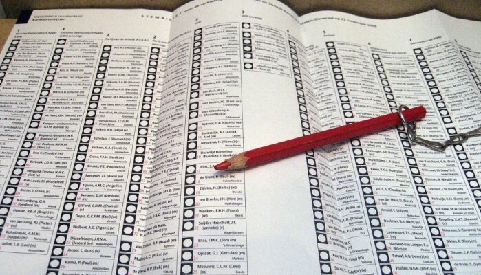 Voting ballot from 2006 - With many parties to choose from, Dutch voting ballots can get very large. Voting ballot from 2006 - With many parties to choose from, Dutch voting ballots can get very large.