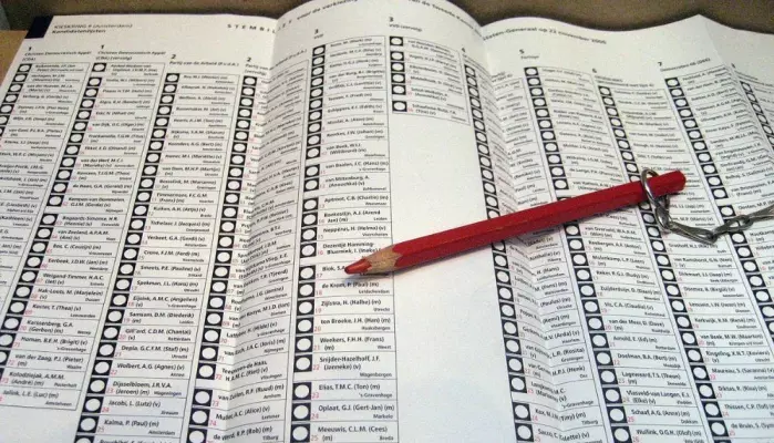 Voting ballot from 2006 - With many parties to choose from, Dutch voting ballots can get very large.