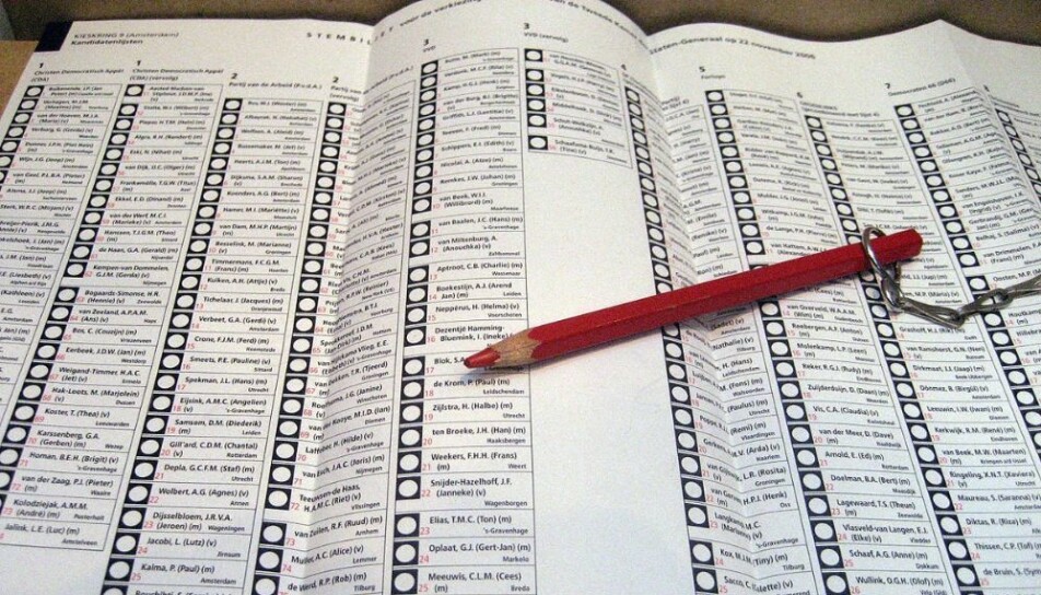Voting ballot from 2006 - With many parties to choose from, Dutch voting ballots can get very large.
