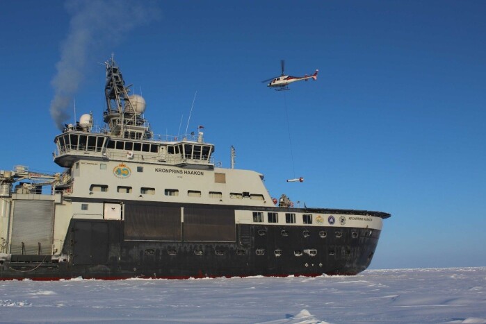 Helicopter take-off with the ‘EM bird’ ice thickness sensor hanging below, and the stereo camera system Helicopter take-off with the ‘EM bird’ ice thickness sensor hanging below, and the stereo camera system