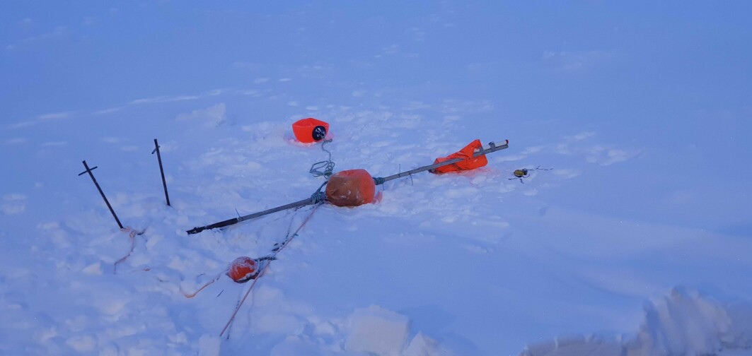Leftovers from the polar bear visit: The flagpole destroyed, the metal poles (on the left) bent, the AIS on the ice. Leftovers from the polar bear visit: The flagpole destroyed, the metal poles (on the left) bent, the AIS on the ice.