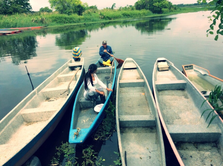 Fishing and oil extraction: The people of the swamp combine traditional crafts with new pursuits.