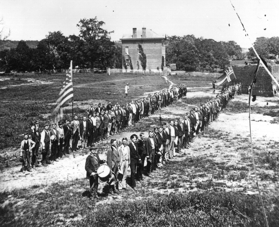 The American Civil War from 1861 to 1865 gave immigrant groups the opportunity to demonstrate their enthusiasm for their new country, according to historians. But the Civil War also created divisions between Church of Norway Christians and Haugeans in the debate over slavery. The picture shows Norwegian war veterans at a solemn gathering 15 years after war’s end. The American Civil War from 1861 to 1865 gave immigrant groups the opportunity to demonstrate their enthusiasm for their new country, according to historians. But the Civil War also created divisions between Church of Norway Christians and Haugeans in the debate over slavery. The picture shows Norwegian war veterans at a solemn gathering 15 years after war’s end.