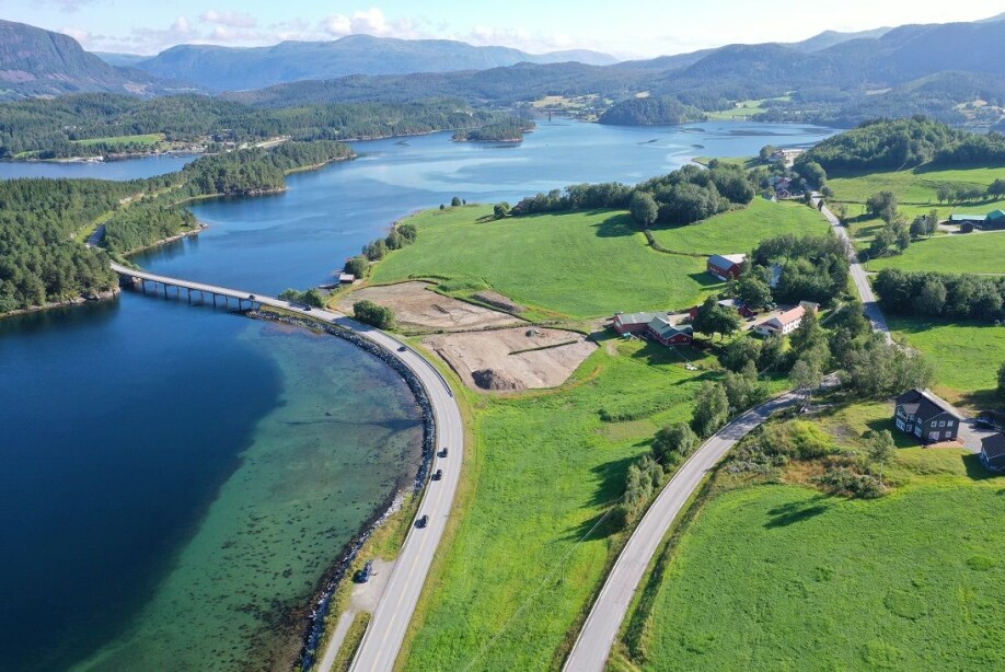 The work with the textiles from Hestnes is part of the archaeological excavation that was carried out before the construction of the new E39 highway between Betna and Stormyra in Heim municipality. The Norwegian Public Roads Administration is funding the work.