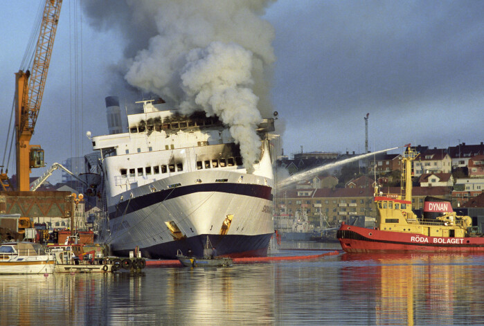 A total of 159 people died in 1990 in the arson attack on board the ship Scandinavian Star on its way from Oslo to Denmark. The company that owned the ship was registered in the Bahamas. A total of 159 people died in 1990 in the arson attack on board the ship Scandinavian Star on its way from Oslo to Denmark. The company that owned the ship was registered in the Bahamas.