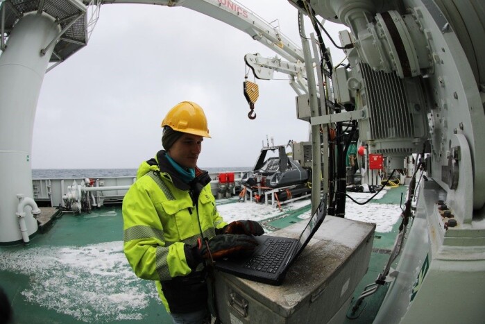 Jens Einar Bremnes programming the USV prior to the mission setting up the data collection software for light measurements. Jens Einar Bremnes programming the USV prior to the mission setting up the data collection software for light measurements.