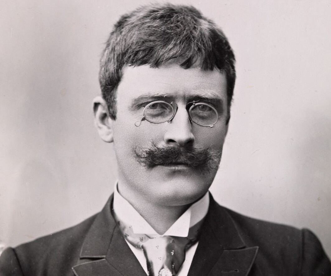 Photo of Knut Hamsun from 1895, three years before the novel Victoria was published. Photo of Knut Hamsun from 1895, three years before the novel Victoria was published.