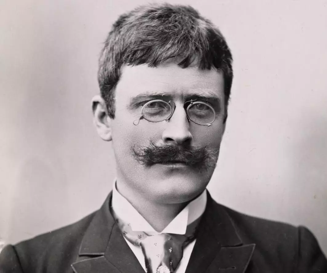 Photo of Knut Hamsun from 1895, three years before the novel Victoria was published.