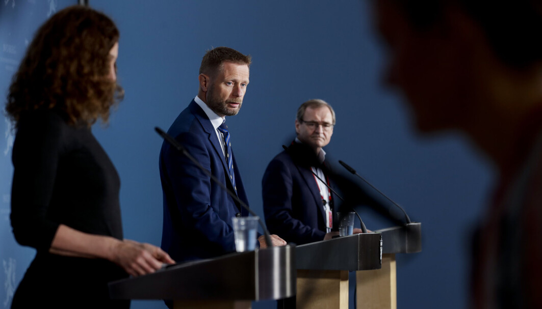 The comittee's advice is that vaccines based on adenoviral vectors should not be used in the Norwegian vaccination programme. Their report was presented at a press conference on May 10, with director Camilla Stoltenberg of the NIPH, Minister of Health and Care Services Bent Høie and Lars Vorland. The comittee's advice is that vaccines based on adenoviral vectors should not be used in the Norwegian vaccination programme. Their report was presented at a press conference on May 10, with director Camilla Stoltenberg of the NIPH, Minister of Health and Care Services Bent Høie and Lars Vorland.