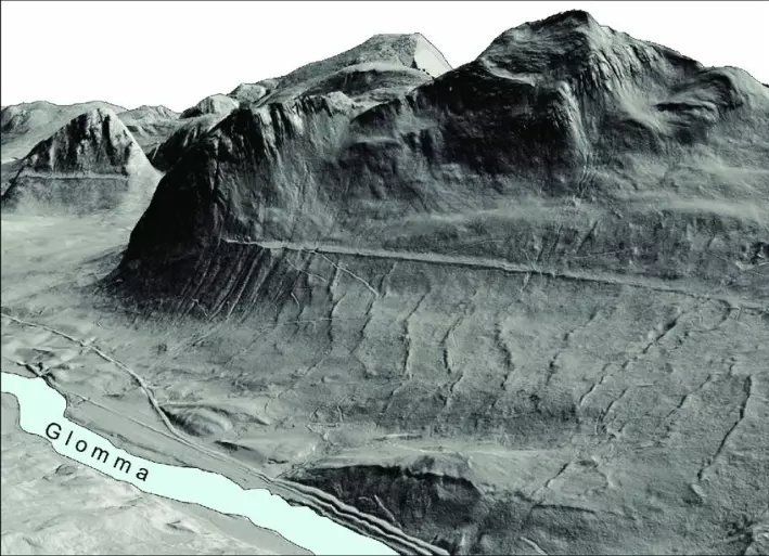 Lidar technology (laser images) now makes it possible to remove all vegetation from images of the terrain. In this 3D image, the landforms are much more clearly visible, including the old shoreline from Nedre Glomsjø. The vertical exaggeration is x2.