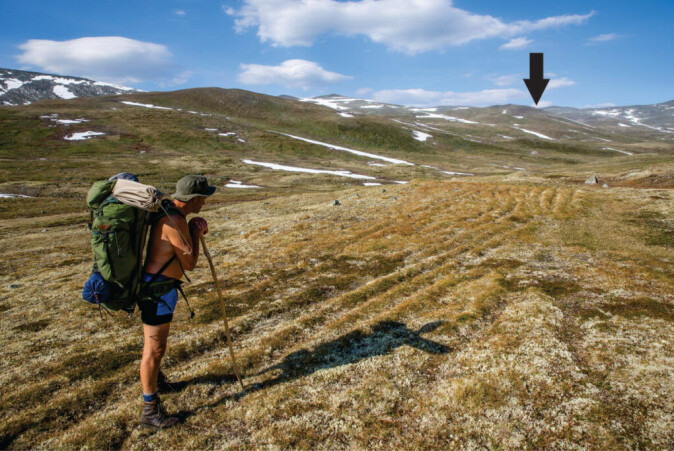 Reidar Marstein by the tracks leading to the Lendbreen pass. Check the many track marks. The pass is marked with an arrow. Reidar Marstein by the tracks leading to the Lendbreen pass. Check the many track marks. The pass is marked with an arrow.