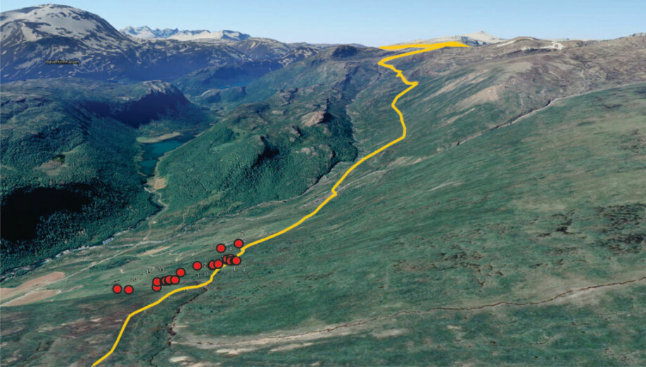 The house ruins (red dots) in the hillside above the Neto summer farms. The Lendbreen trail in yellow.